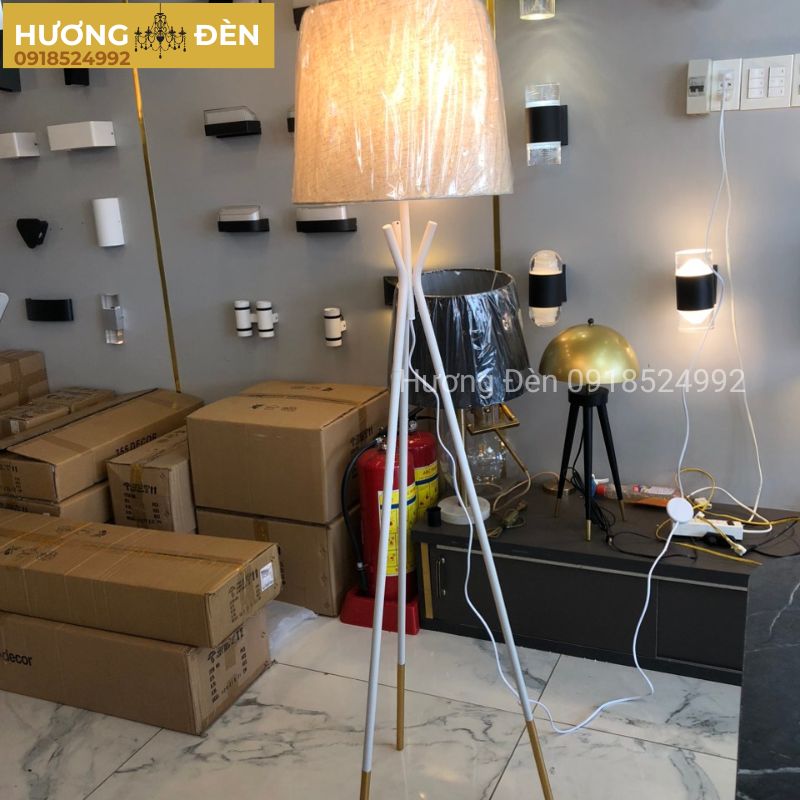 den-dung-chinh-hang-db3032-trang